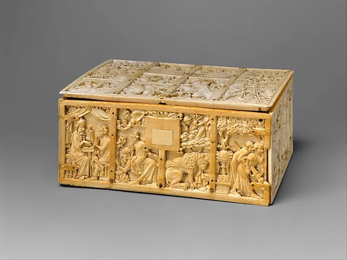 Box with Romance Scenes