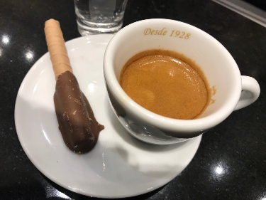 Primeira vez que consigo uma extração perfeita numa loja da Kopenhagen. Pedi curto, e veio! Excelente espresso !