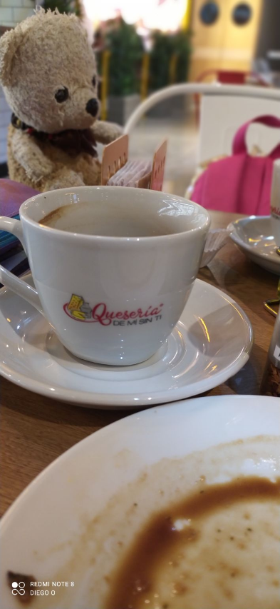 Hoy me tome el café de esta quesería, un americano suave con muy buen sabor.