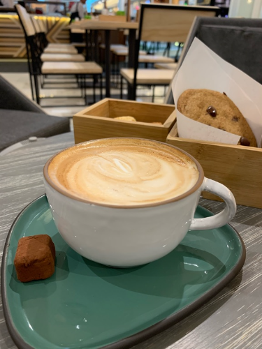 Capuccino do novo KFÉ, do mesmo grupo do Rascal. Zero corpo, espuma rala... mais bonito do que gostoso. 
E que falta faz um bom barista! 