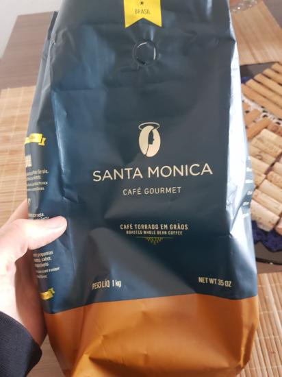 Aromas de chocolate e açúcar queimado. Acidez baixa e corpo fino. Sabor frutado e retrogosto curto. 