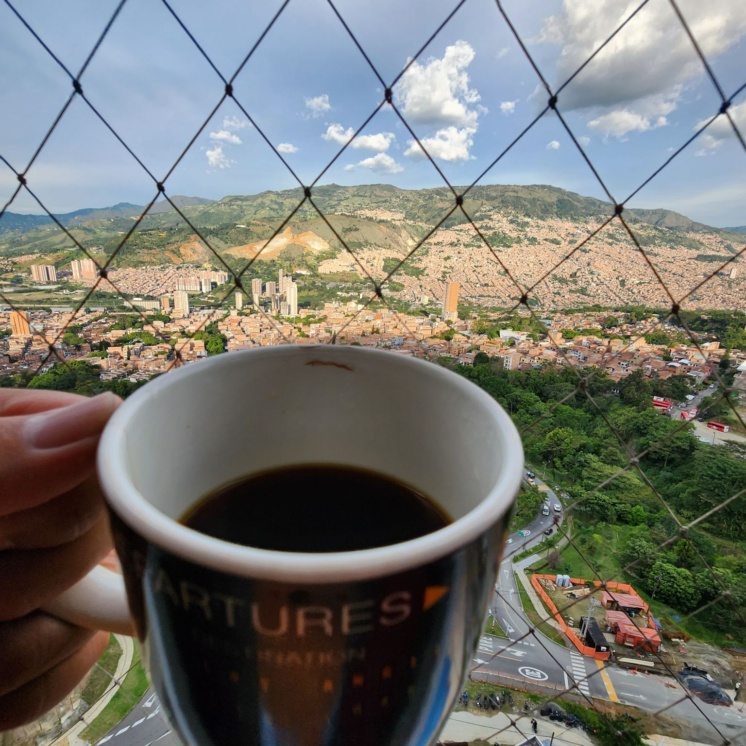 Hoy disfruto de una taza de café preparada en Aeropress, en esta ocasión utilice un café de liborina Antioquia.