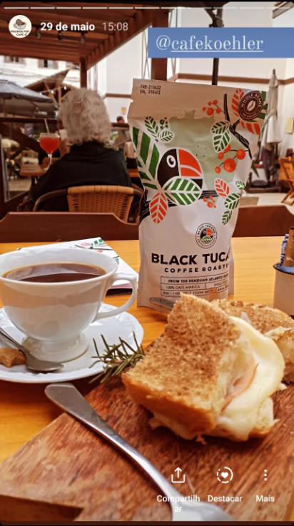 Tomando um cafezão da Black Tucano na cafeteria Koehler em Domingos Martins.