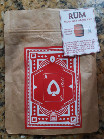 Um café maravilhoso, com um sabor de álcool vindo quanto mais o café esfria.