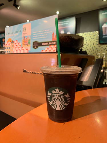 Sem aromas, nota-se somente o amargo. 