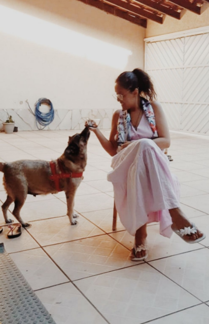 Seria um exagero dizer que a família toda adora um cafezinho? 🐶 (se deixássemos, aposto que ela tomaria, mas não arriscamos o teste, claro).