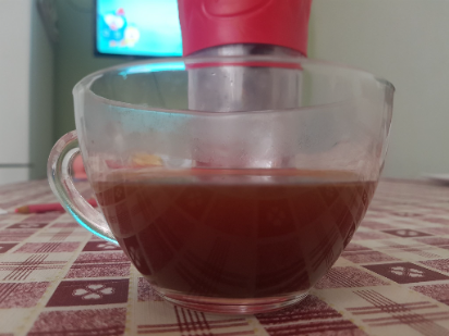 3 clicks no Hario Skerton Plus, café.
Sabor muito fraco, com gosto de chá. Aumentar a quantidade de café na próxima receita. 