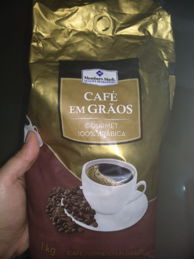 Café honesto. Cumpre seu propósito. Acidez quase imperceptível, não apresenta nenhuma doçura, pouco aroma, e final médio. 
Grãos homogêneos e com torra média clara. 
Não tive uma experiência marcante. 
(Edição: Aumentei/engrossei a moagem e o café ficou sensivelmente mais saboroso. Aumento em meio ponto a nota e passo a recomenda-lo como uma boa escolha com baixíssimo custo). 
Preparei com a proporção 8 gramas/100 ml de água.
