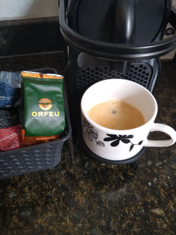 O café é bom, mas o material da cápsula é muito frágil e não é capaz de entregar a qualidade total do grão.