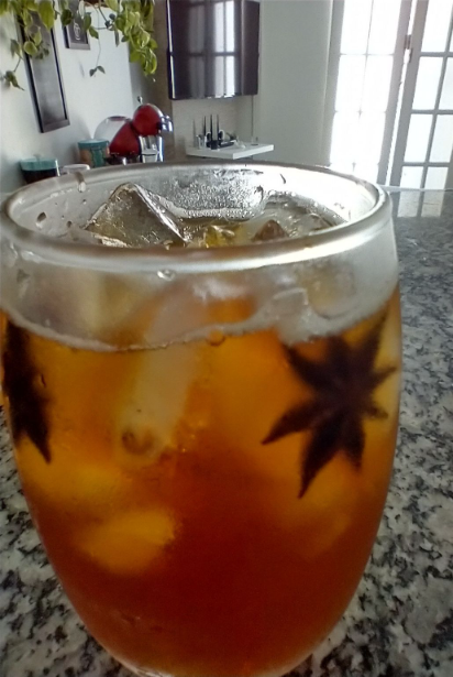 Hoje um drink maravilhoso de café filtrado, água de côco saborizada com maracujá e um toque do anis estrelado e gelo, muito gelo😘😍 Today a wonderful drink of regular coffee, coconut water flavored with passion fruit and a touch of star anise and ice, lots of ice😘😍#coffeelover#coffee