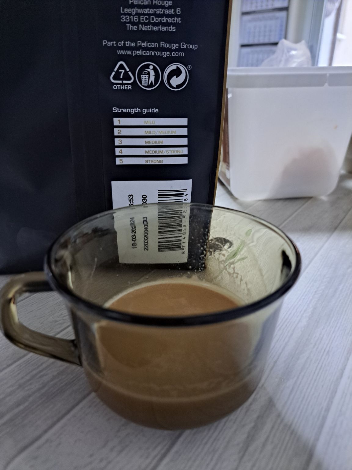 Quite light for a strong Coffee. Small Coffee beans. Low information package