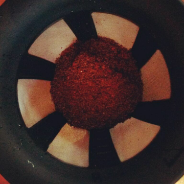 CAFEOR. Um dos meus métodos preferidos. Econômico e ecologia. Substitui o filtro de papel por uma tela de aço inox permitindo a passagem dos óleos para a bebida. Realça a doçura do café.