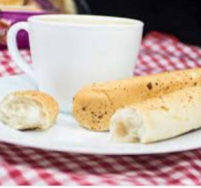 Palitos de queso con un buen café