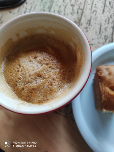 Mis dos momentos favoritos para tomar café son por la mañana y después de comer.