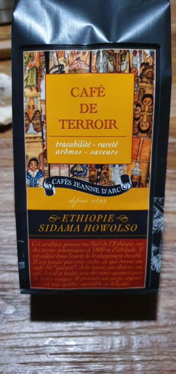 A good coffee,  sweet and fruity low acidity
happy New year everybody 