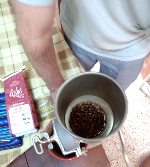 Moliendo nuestro rico café 🇵🇪☕