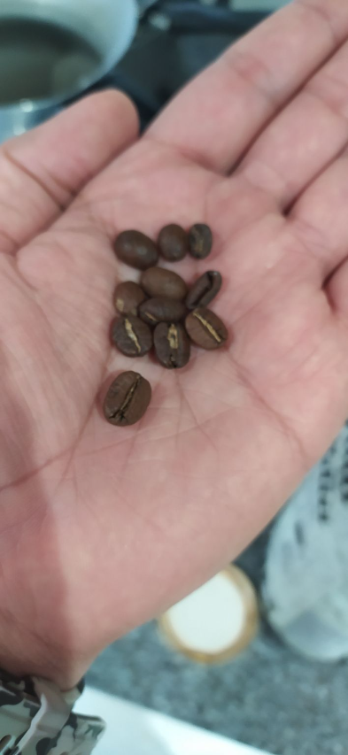 Hoy llevare estos granos de café Villa Tulia a una molienda gruesa para disfrutar este delicioso café en una prensa Francesa.