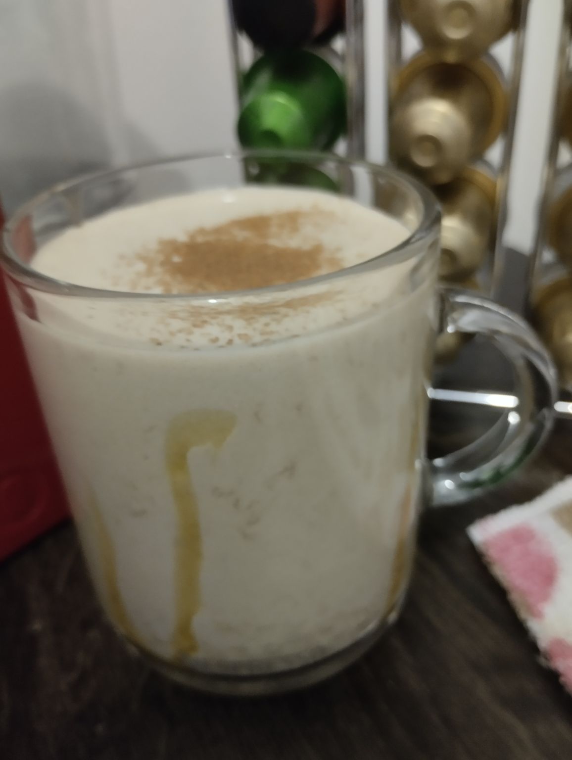 Café com leite e banana. Gostoso e geladinho, com todos os sabores bem equilibrados! 