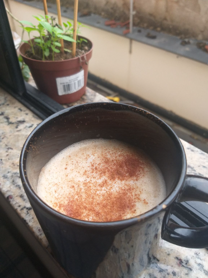Um capuccino com canela para um bom dia!