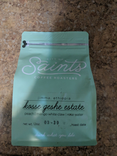 A great mouth feel with a full body. Not super juicy on the nose, but leaves a classic natural process-style berry pie flavor aftertaste.
