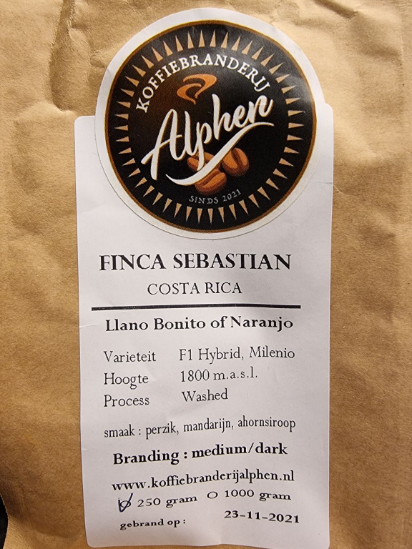 Medium dark, coarse grind. Smooth with taste of peach, tangerine and maple syrup. Brewing Moka Pot