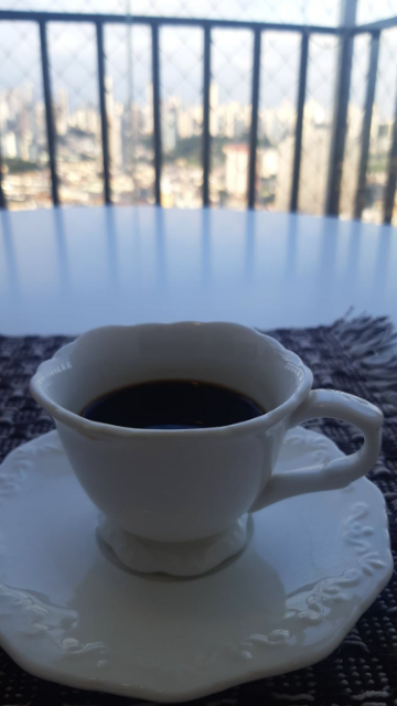 Meu preferido dos últimos dias e o escolhido para os próximos!
BRAVO CAFÉ 
TENOR 

Pontuação: 83 
Grãos: 100% Arábica 
Variedade: Bourbon e Catuaí
Processo: Natural e Cereja Descascado
Corpo: Aveludado
Acidez: Equilibrada
Notas Sensoriais: Frutas Vermelhas, Amêndoas e Chocolate
