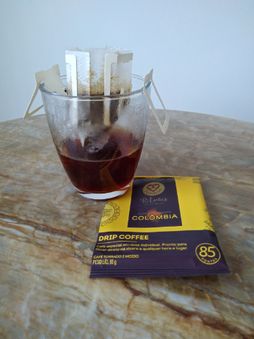 Uma grata surpresa é este café especial em método Drip, cultivado na Colômbia. De sabor suave, com retrogosto de especiarias, tem coloração âmbar. Pontuação: 85 pontos.