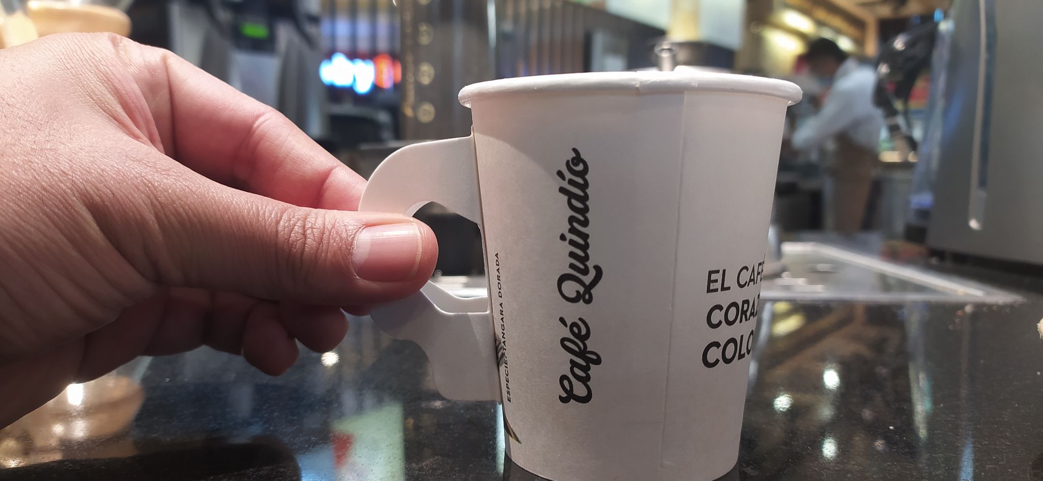 Cada que me encuentro una tienda de esta marca debo entrar a consumir café y comprar café para llevar en grano, excelente marca.