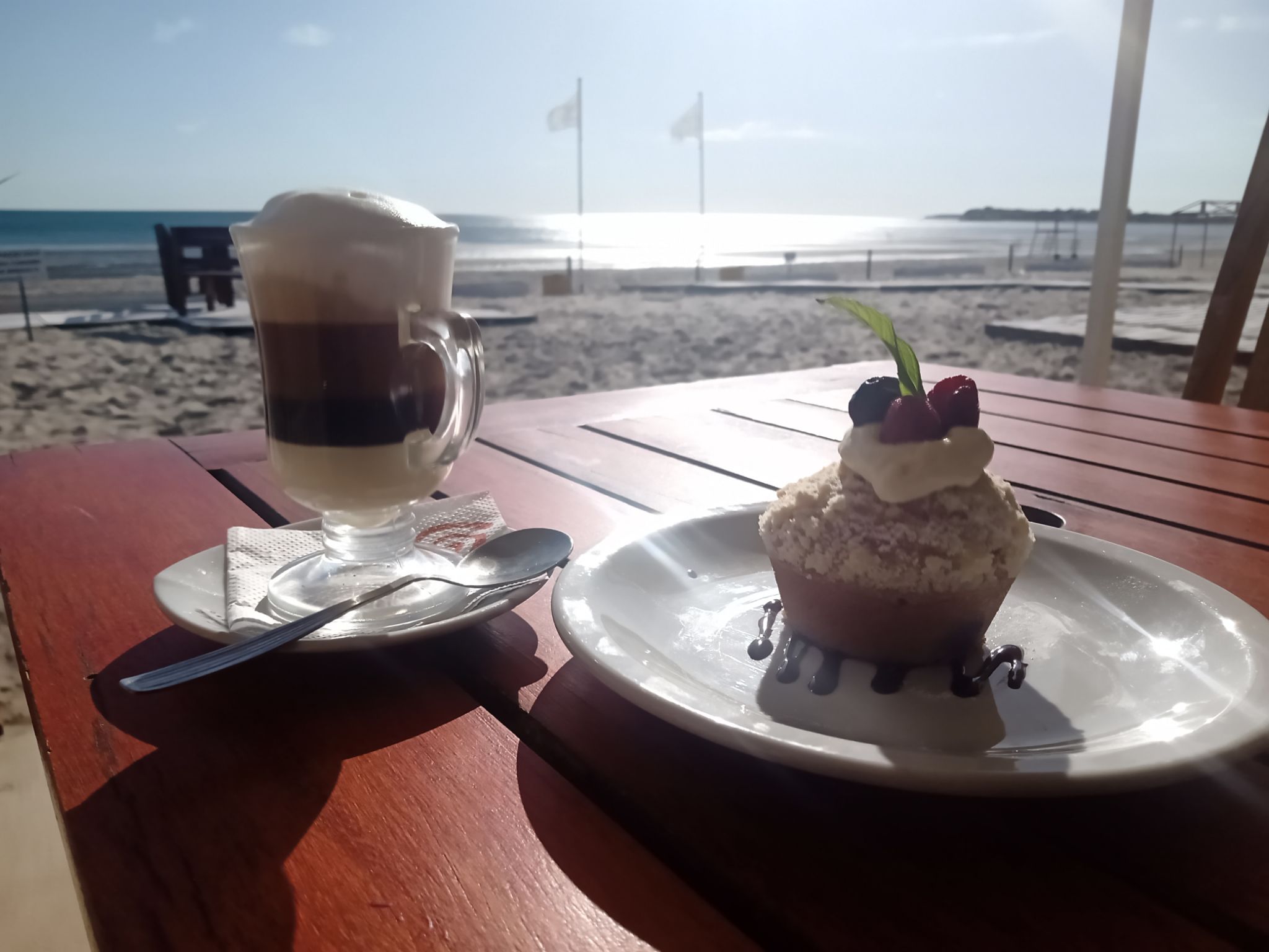 Un exquisito Bombón Coral con un muffins.
Imperdible ❤️