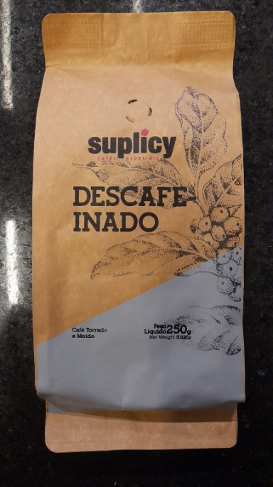Devido a sua torra média escura, apresenta bastante corpo e um toque intenso de chocolate, junto a leveza trazida pelo método Swiss Water.