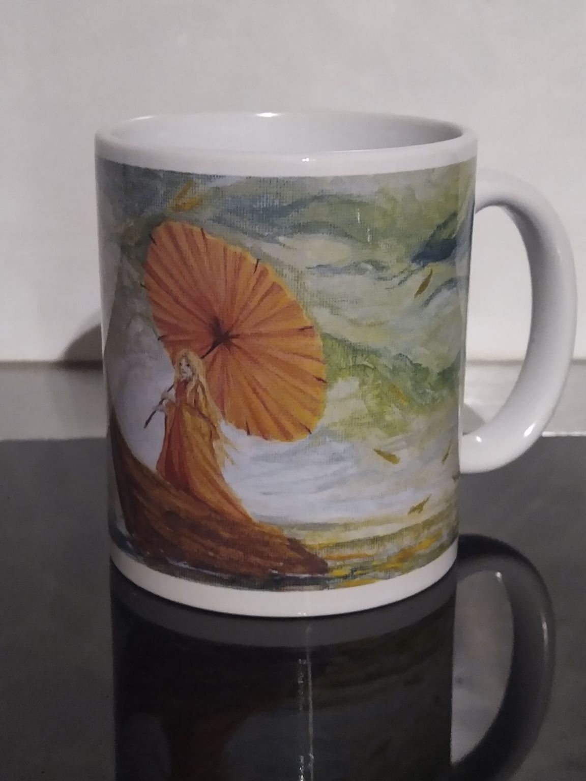 The painting on the mug is done by my daughter. 