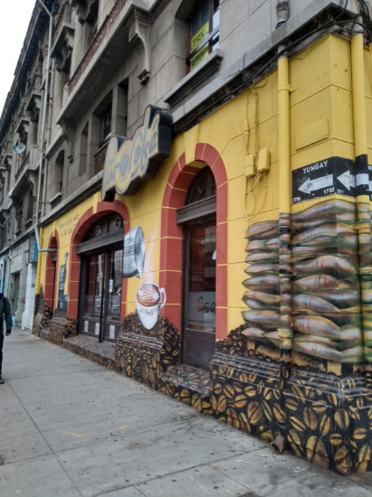 Una mas de las tantas buenas cafeterias de Valparaíso, ubicada en el centro de este lindo puerto de Chile.