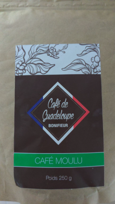Un café français pur Arabica, torréfié artisanalement en Guadeloupe, en Côte-sous-le-vent.
Délicieux, puissant et pur.

Boutique : Les Traits Français - Toulouse, France.