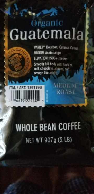Lots of flavors, definite blackberry. Light aroma, light and pleasant aftertaste. Very nice and easy coffee. 