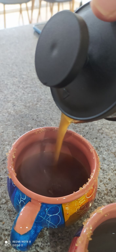 Vamos por un café con ron en prensa Francesa