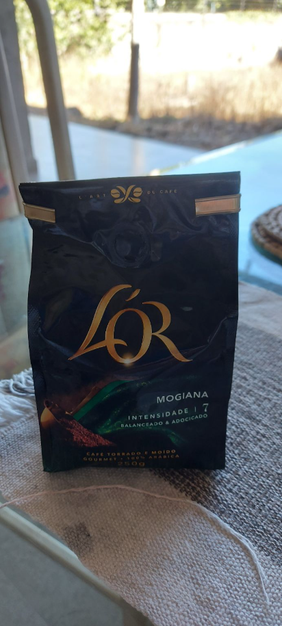 Provando esse L'Or Mogiana. Uma colher na moca italiana de 3 doses. Baixa acidez, encorpado e saboroso.