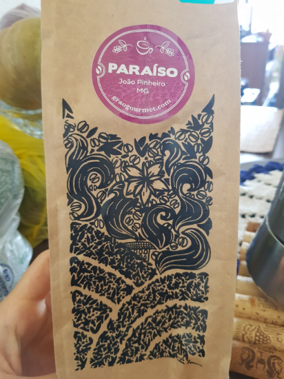 Bem frutado, do aroma ao retrogosto, onde aparece chocolate amargo de boa duração. O corpo é macio e a acidez média. Super equilibrado esse café, acima da média dos frutados. 
