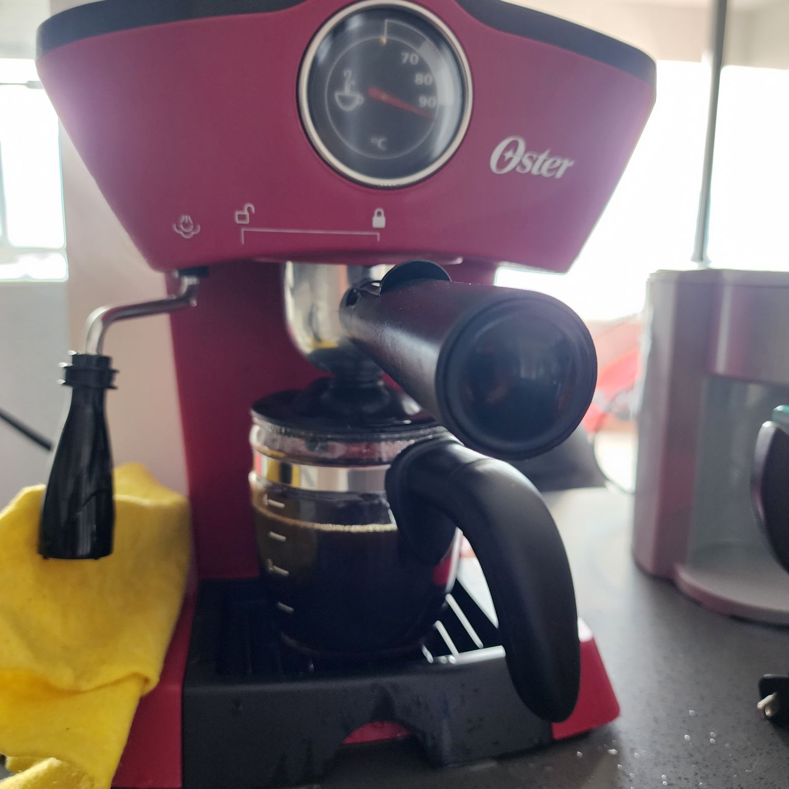 Por fin me la repararon y volví a utilizar la primer cafetera eléctrica que compré hace unos 10 años.