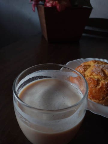 Café gelado com broa de fubá 🐝