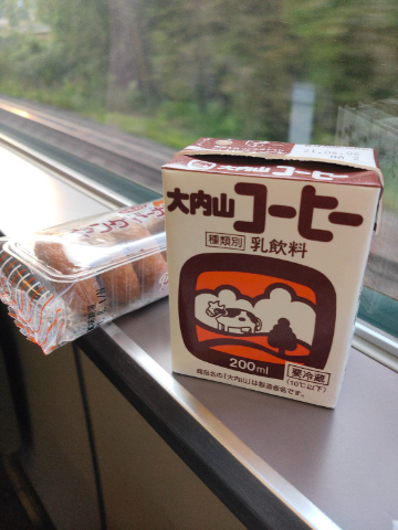 On my way home from a business trip by train, having a local packed coffee. The picture of holstein is cute! The first taste is a little bitter and some mild taste comes after. 