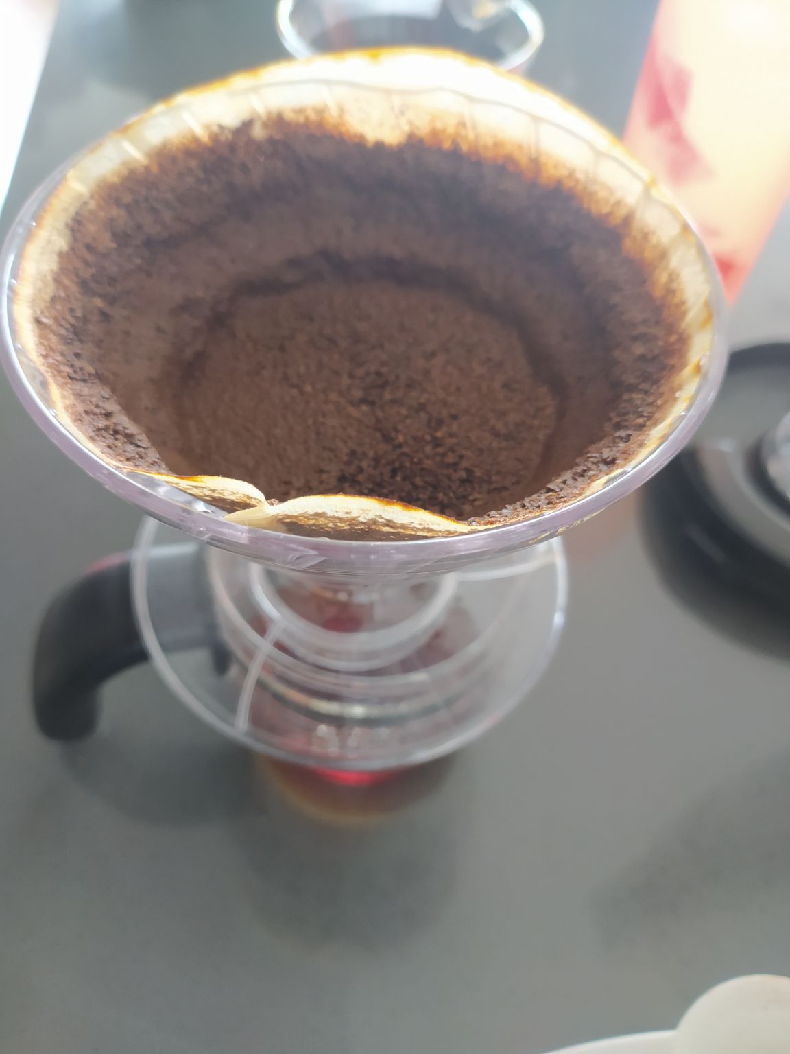 Hoy disfruto de una taza de café del municipio de Andes, Antioquia. La preparación es en V60.
