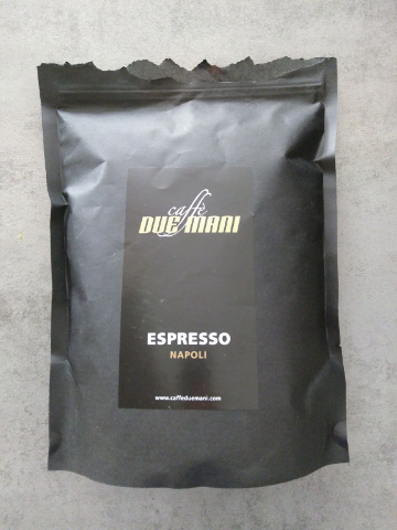 Medium-bodied Espresso (30% Robusta) with mild acidity, some smokiness