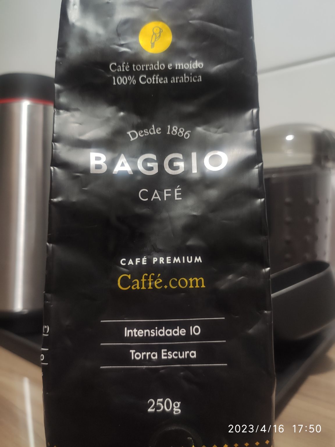 Parece com Café comum. Torra muito alta. Difícil distinguir as notas. 