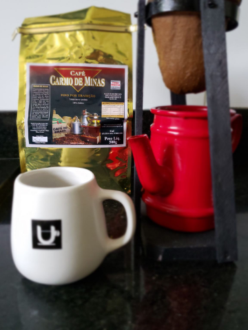 Café Blend Gold de Carmo de Minas, tradicional coado e Bella Ciao, ótima harmonização para resistir aos dias atuais. 