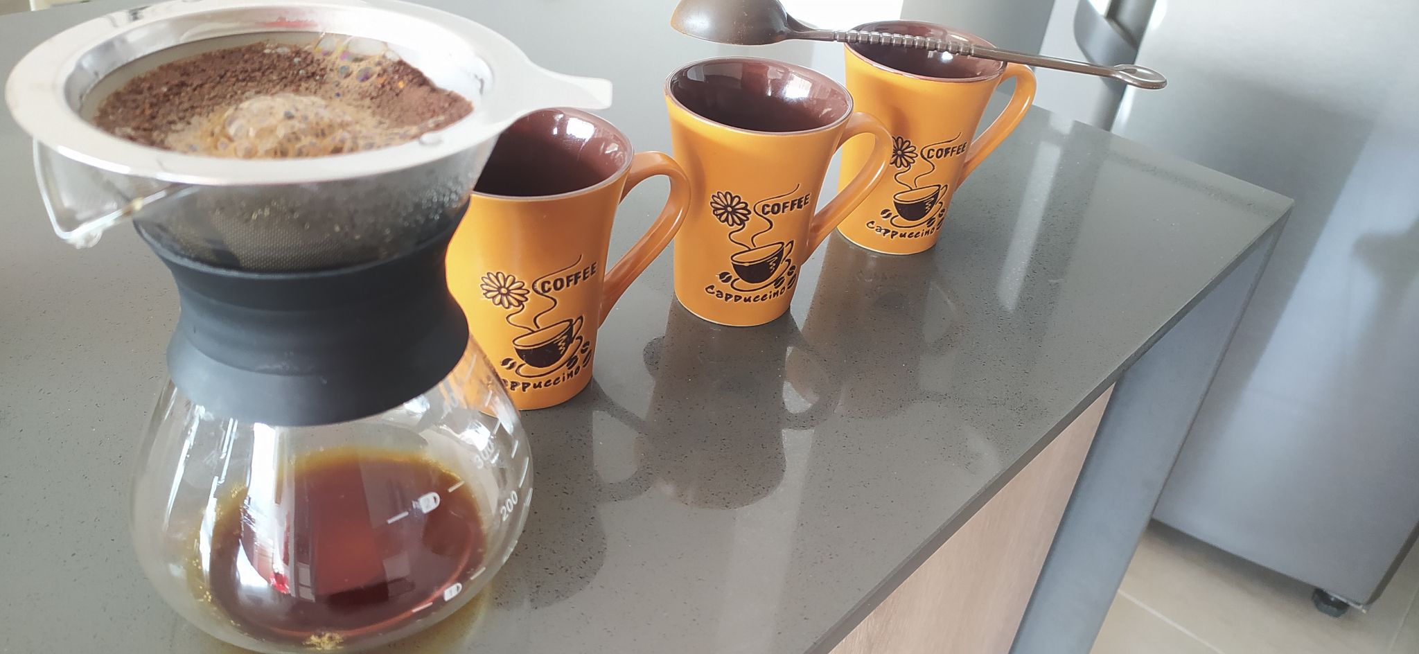 Moli el café y procedí a preparar para degustarlo en compañía. 