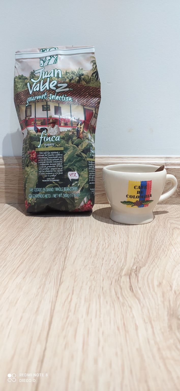 Me lo regalaron y lo probé, me pareció un buen café pero de los mejores cafés de Juan Valdez creo que es el de la sierra Nevada de Santa Marta.