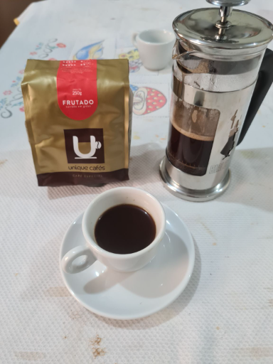 Frutado da unique cafés.
É um café Doce, pouca acidez e sabor encorpado.
Primeira vez usando minha nova french press da Bialetti