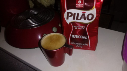 Café simples e encorpado. 