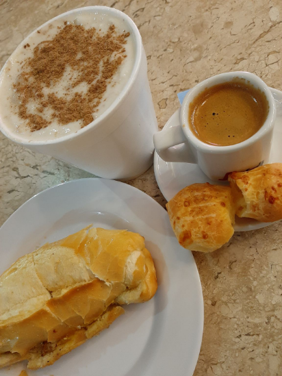 Café, pão de queijo, pã delícia!