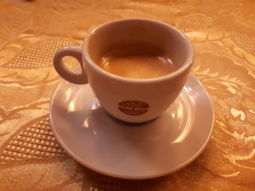 Um Orfeu espresso bem tirado para finalizar a noite! 